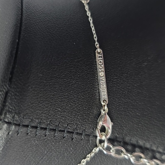 Kendra Scott Dazzling Silver Necklace EUC with Dust Bag - Picture 4 of 5